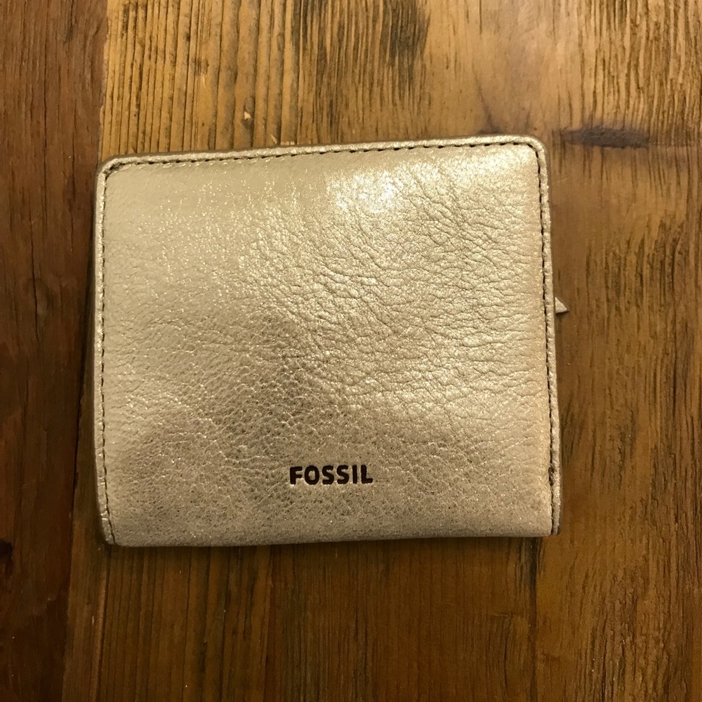 NWT Fossil small wallet - Picture 1 of 3